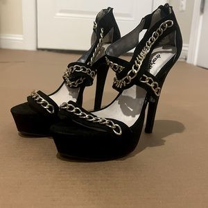 NWT Black Gold Chain Heels
